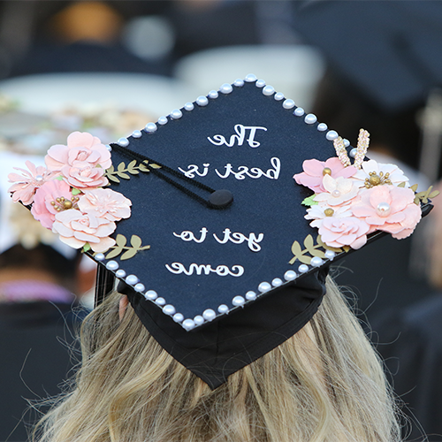 皇冠8868会员登录谷学院宣布2024届毕业生和护士徽章